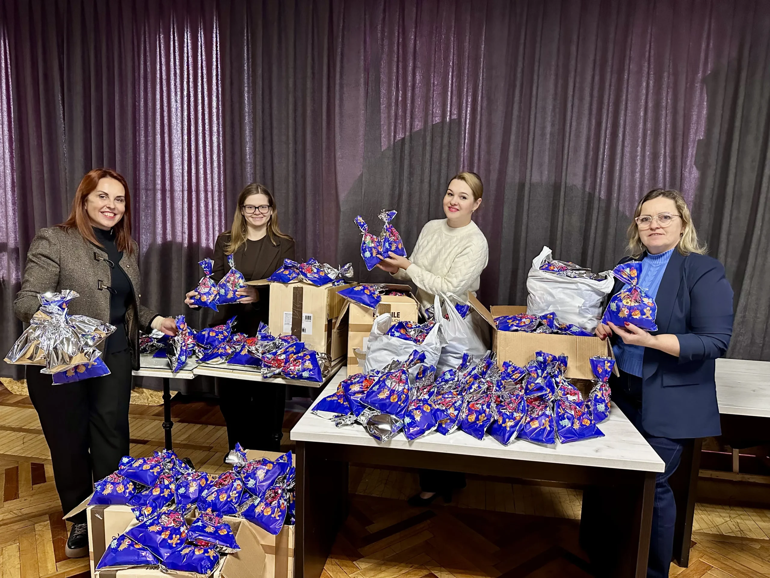 Подарунки дітям на Схід.